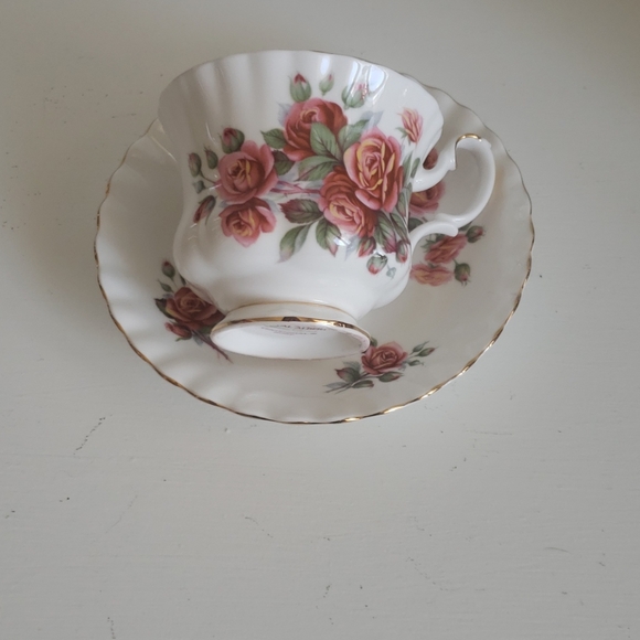 Royal Albert Bone China, England, Centennial Rose - Picture 5 of 8